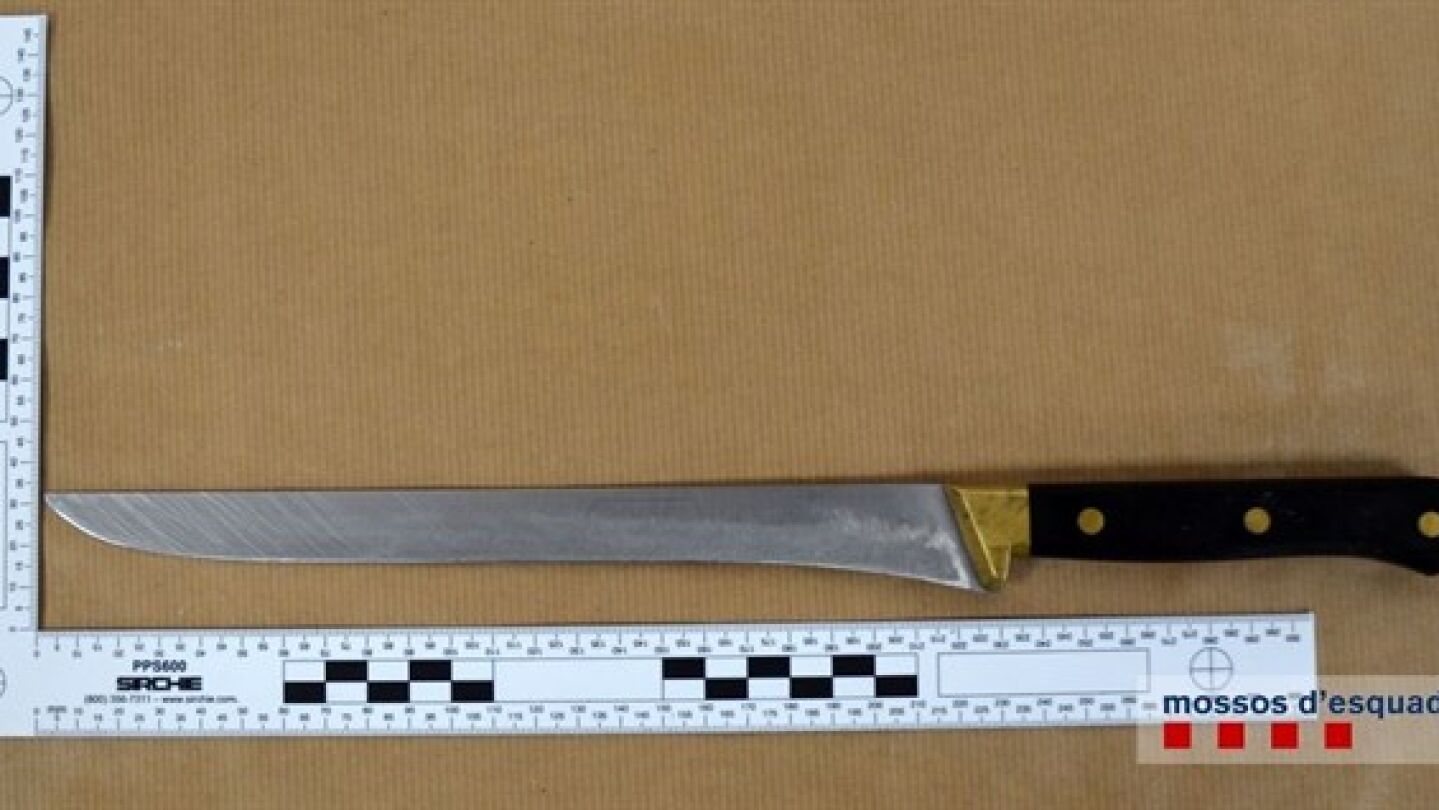 En la imagen el cuchillo con el que el detenido intent&oacute; atracar el supermercado en Blanes