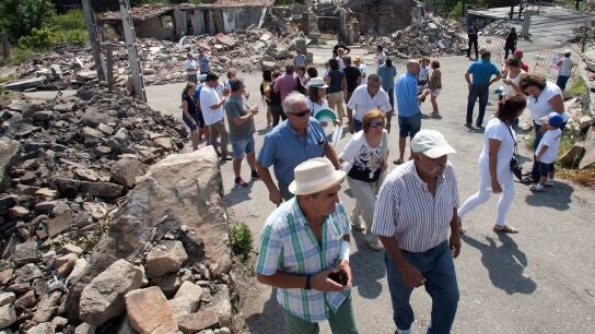 Vecinos afectados por la explosi&oacute;n de Tui