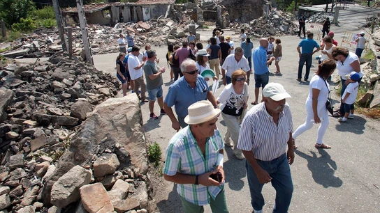 Vecinos afectados por la explosión de Tui Vecinos afectados por la explosión de Tui