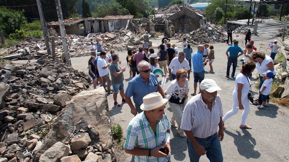 Vecinos afectados por la explosión de Tui