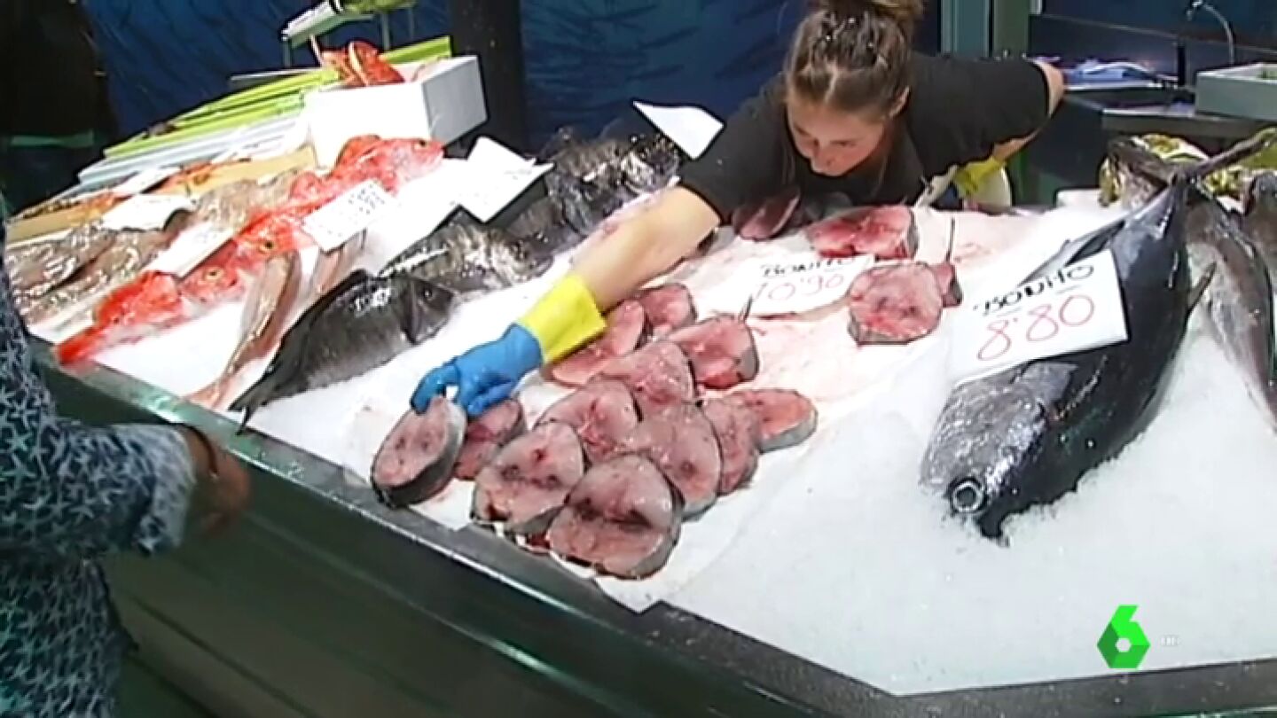 En la imagen una pescader&iacute;a que ofrece bonito fresco