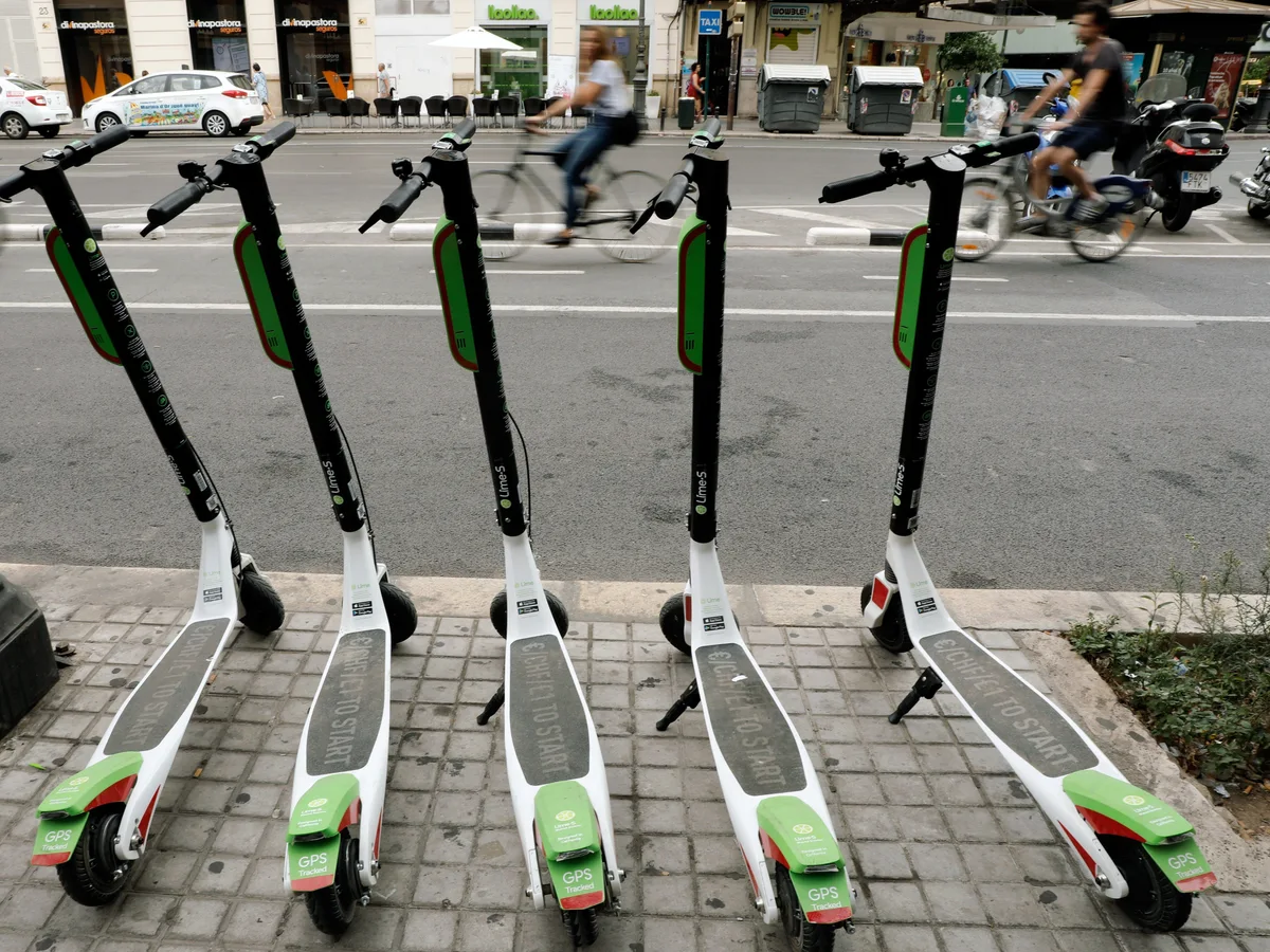 al patinete eléctrico en Madrid: Carmena ordena a tres empresas que retiren sus vehículos un plazo de 72 horas