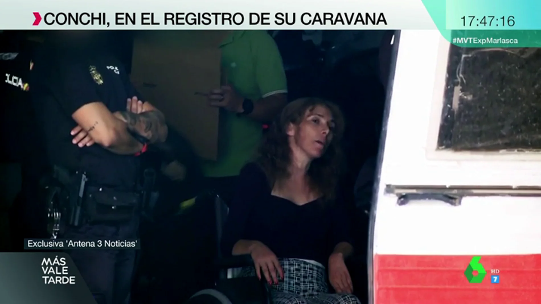 Moviéndose a pesar de su supuesta tetraplejia: así ha sido el registro de la caravana de la viuda negra de Alicante