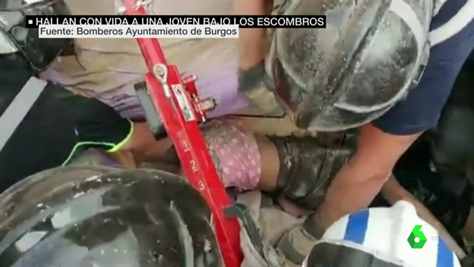 El agónico rescate a una joven que quedó atrapada bajo los escombros tras una explosión de gas en Burgos