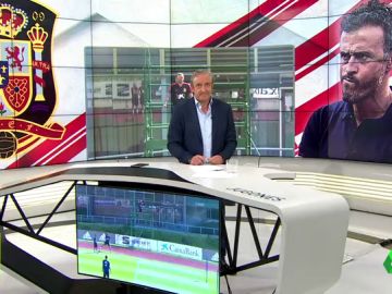 Luis Enrique ha dirigido el entrenamiento de la Selección Española desde un andamio Luis Enrique ha dirigido el entrenamiento de la Selección Española desde un andamio