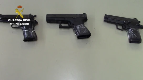 Imagen de la Guardia Civil de las armas que se han incautado Imagen de la Guardia Civil de las armas que se han incautado