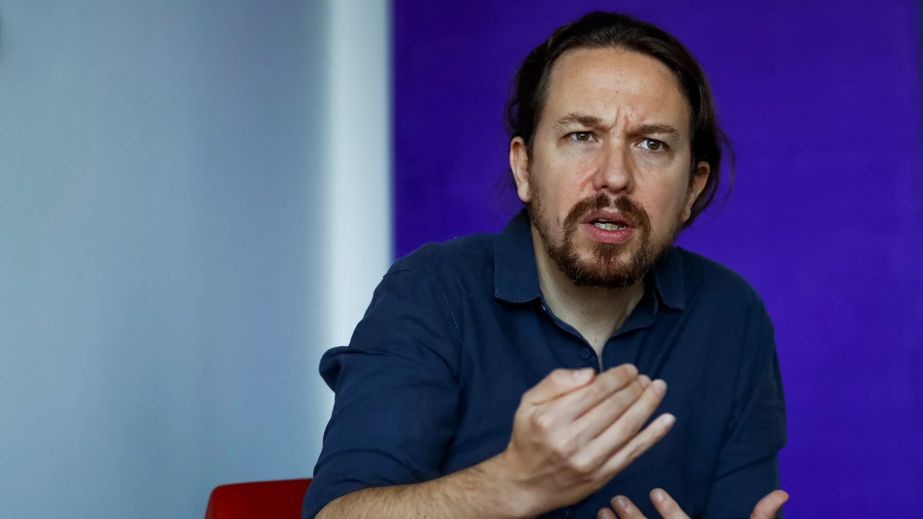 El secretario general de Podemos, Pablo Iglesias, durante una entrevista.