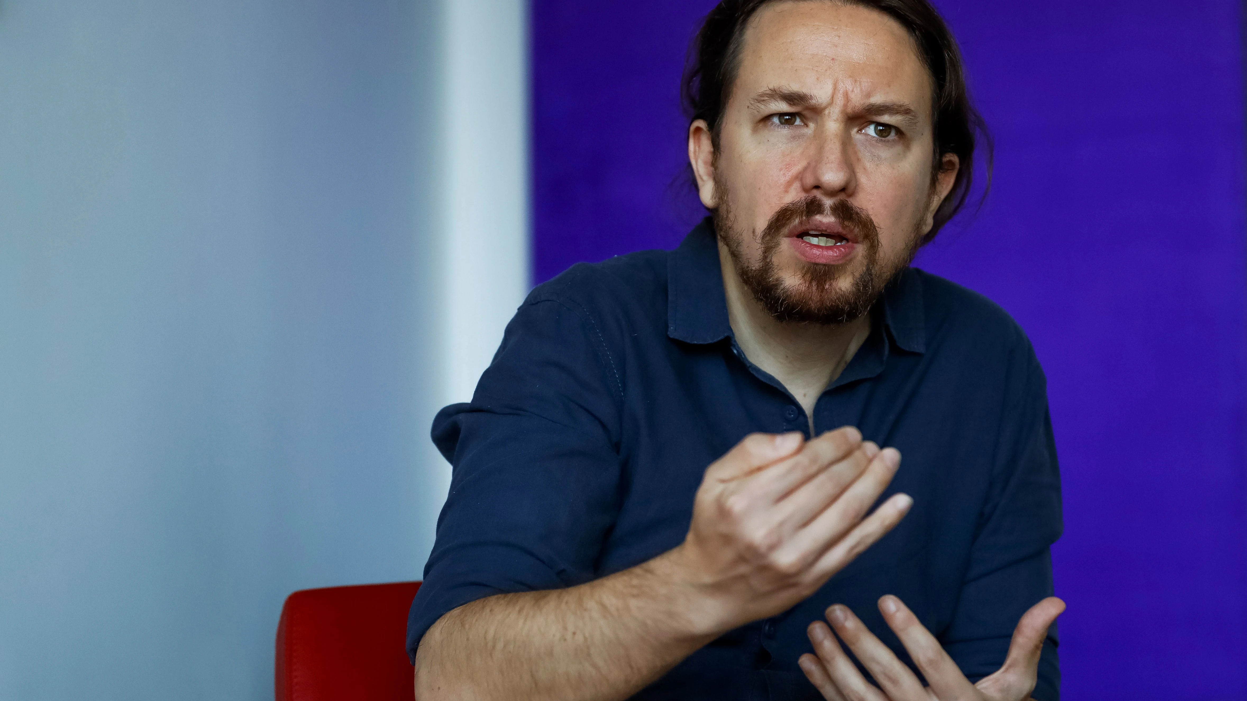 El secretario general de Podemos, Pablo Iglesias, durante una entrevista.