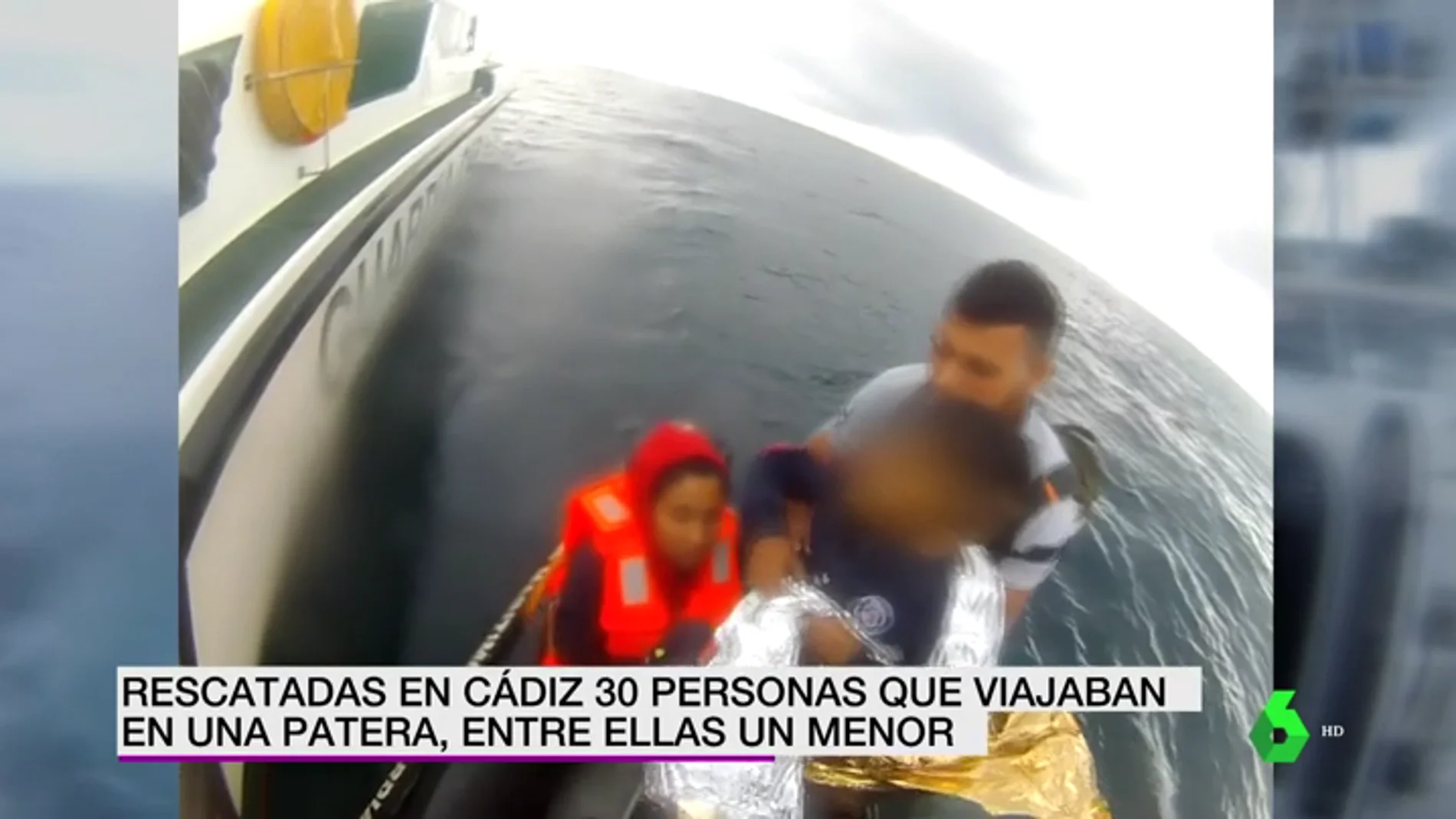 Migrantes rescatados en Cádiz