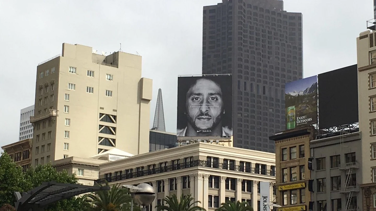 El anuncio de Colin Kaepernick, expuesto en San Francisco El anuncio de Colin Kaepernick, expuesto en San Francisco