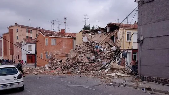 Una casa de Burgos se derrumba tras una explosión en Burgos Una casa de Burgos se derrumba tras una explosión en Burgos