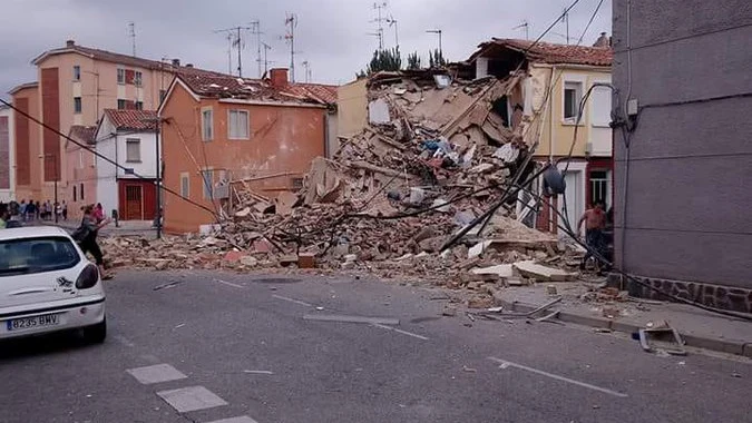 Una casa de Burgos se derrumba tras una explosión en Burgos