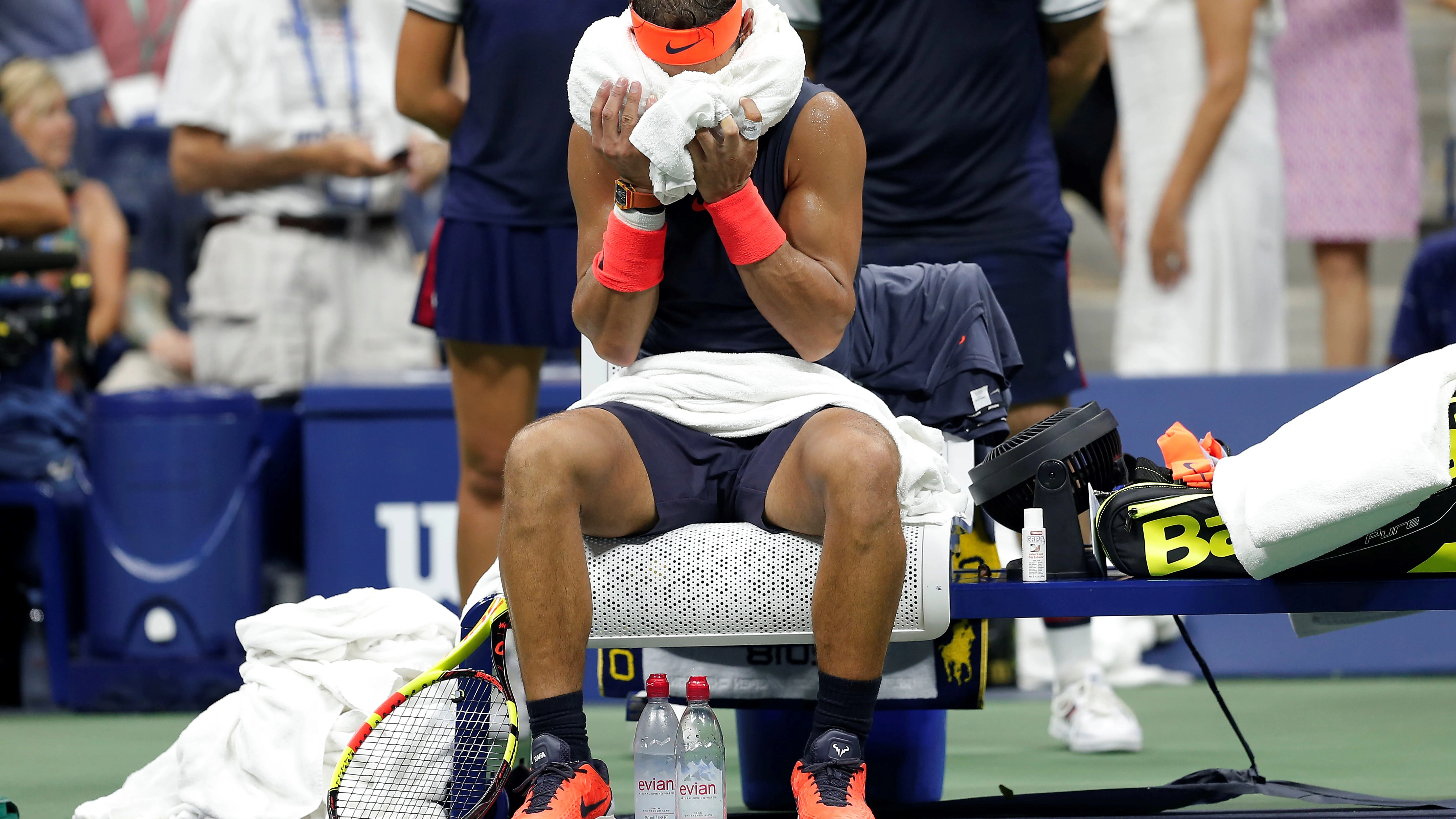 Nadal, en uno de los descansos de su partido contra Thiem