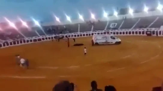 Denuncian el uso de una ambulancia para retirar a un toro muerto de un festejo en Valdepeñas Denuncian el uso de una ambulancia para retirar a un toro muerto de un festejo en Valdepeñas