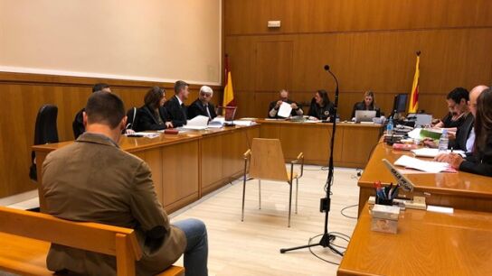 Juicio al mosso que grab&oacute; a compa&ntilde;eras en el vestuario