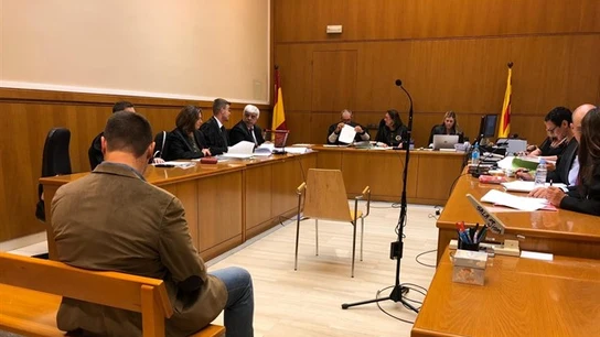 Juicio al mosso que grabó a compañeras en el vestuario Juicio al mosso que grabó a compañeras en el vestuario