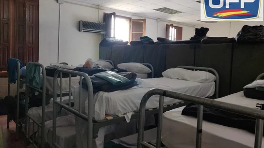 Literas de los policías enviados a Cataluña Literas de los policías enviados a Cataluña