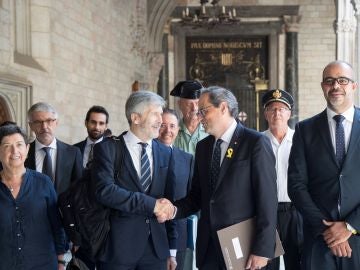 El presidente de la Generalitat,Quim Torra (2d), junto al conseller de Interior Miquel Buch (d) saluda al ministro de Interior, Fernando Grande-Marlaska El presidente de la Generalitat,Quim Torra (2d), junto al conseller de Interior Miquel Buch (d) saluda al ministro de Interior, Fernando Grande-Marlaska