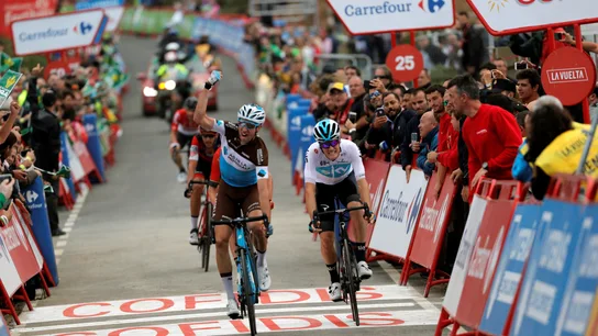 Geniez celebra su triunfo en la etapa de la Vuelta Geniez celebra su triunfo en la etapa de la Vuelta