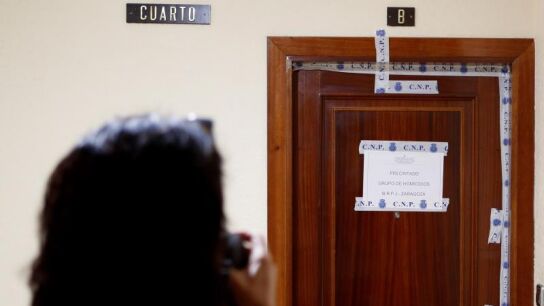 Puerta de la vivienda donde se produjo el suceso