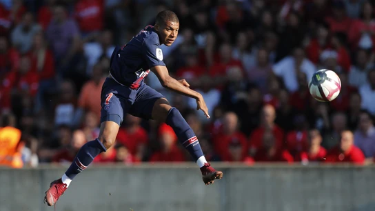 Mbappé en un partido con el PSG Mbappé en un partido con el PSG