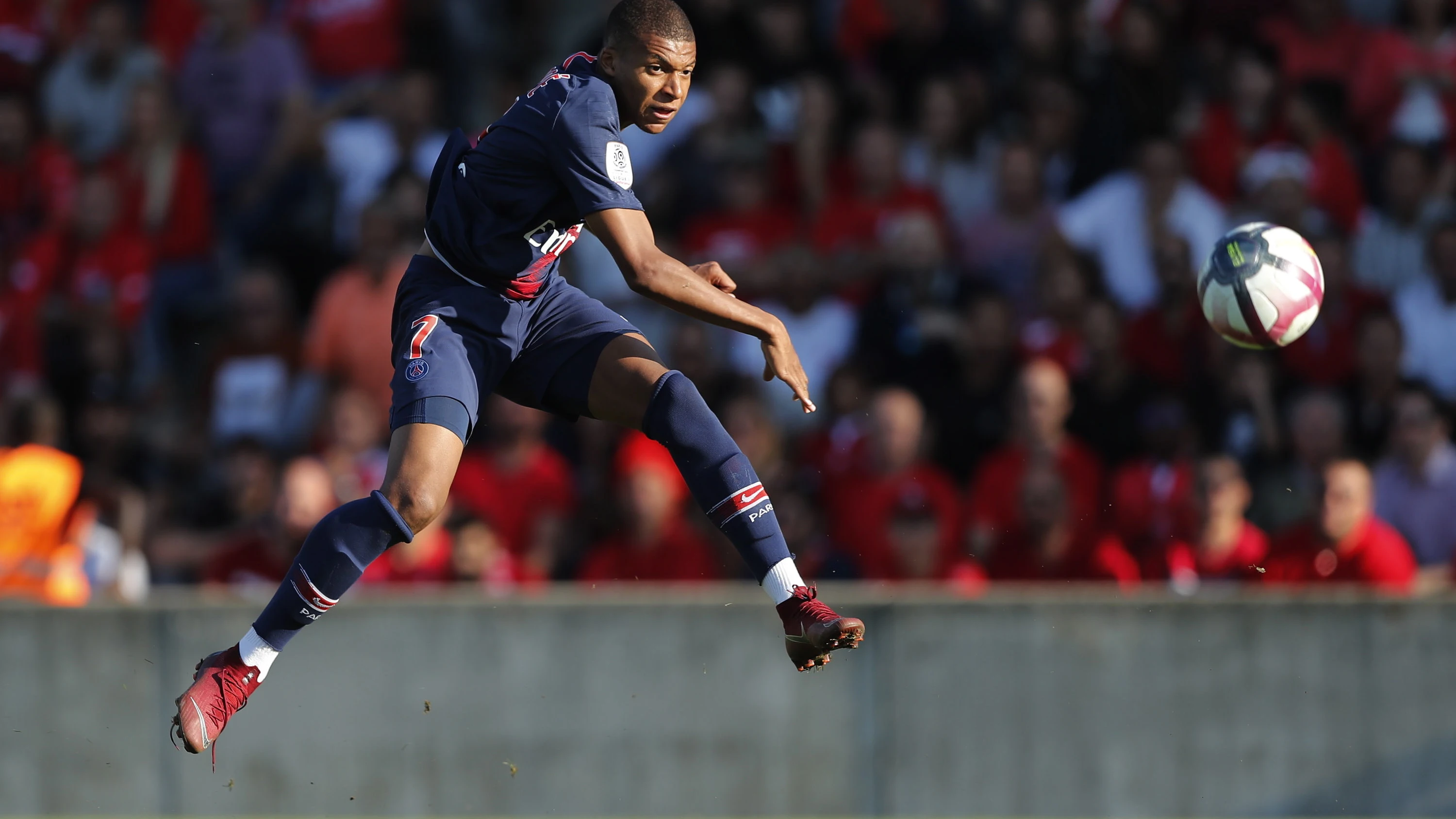 Mbappé en un partido con el PSG