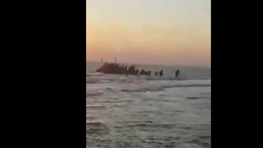 Imagen de la patera que ha llegado a Cádiz Imagen de la patera que ha llegado a Cádiz