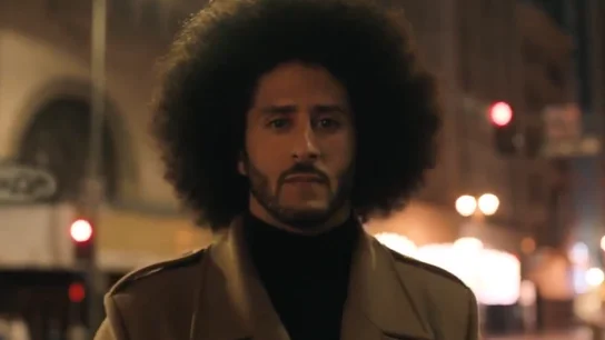 Kaepernick, durante el anuncio Kaepernick, durante el anuncio