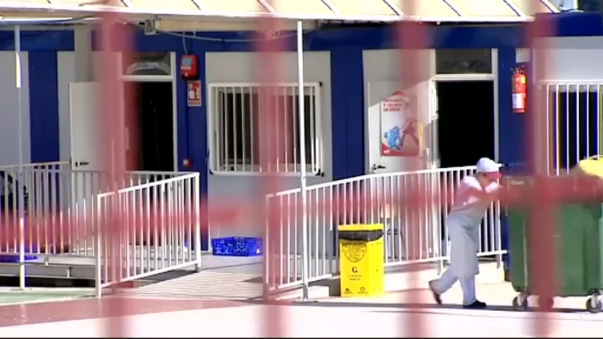 Los padres denuncian las condiciones de los barracones