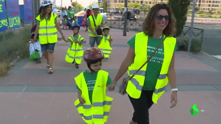 Vuelta al cole con chaleco reflectante por las obras