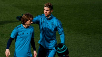Cristiano Ronaldo y Modric, durante un entrenamiento del Real Madrid