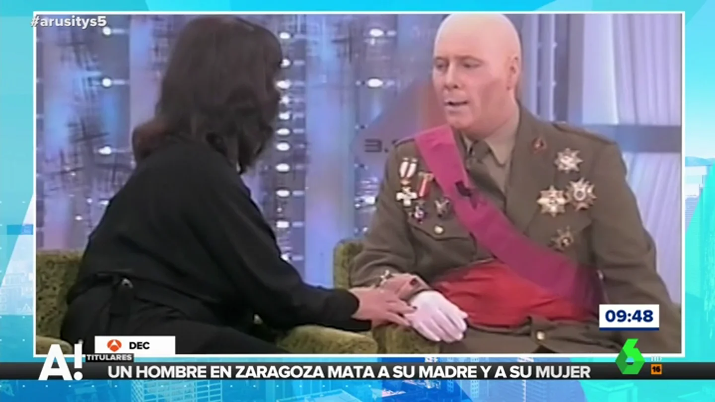 Carlos Latre parodia a Franco delante de Carmen Martínez-Bordiú Carlos Latre parodia a Franco delante de Carmen Martínez-Bordiú