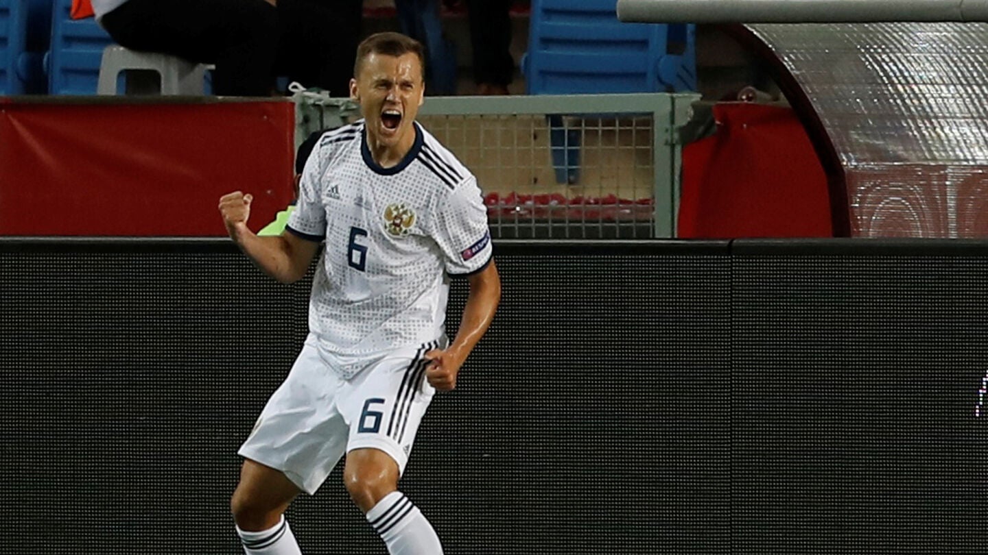 Denis Cheryshev celebra su gol con la selecci&oacute;n rusa