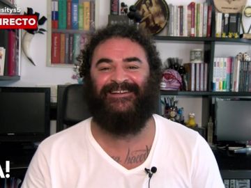 La reacción de El Sevilla tras el feo gesto de Rossi a Márquez: "Que siga corriendo y así, la mano no, pero el culo se lo seguirá viendo en las carreras a nuestro campeón" La reacción de El Sevilla tras el feo gesto de Rossi a Márquez: "Que siga corriendo y así, la mano no, pero el culo se lo seguirá viendo en las carreras a nuestro campeón"