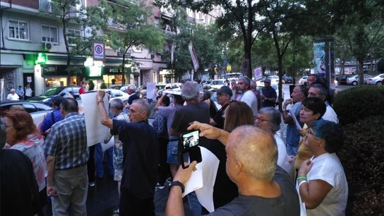 Decenas de víctimas del franquismo hacen un escrache a 'Billy el Niño' Decenas de víctimas del franquismo hacen un escrache a 'Billy el Niño'