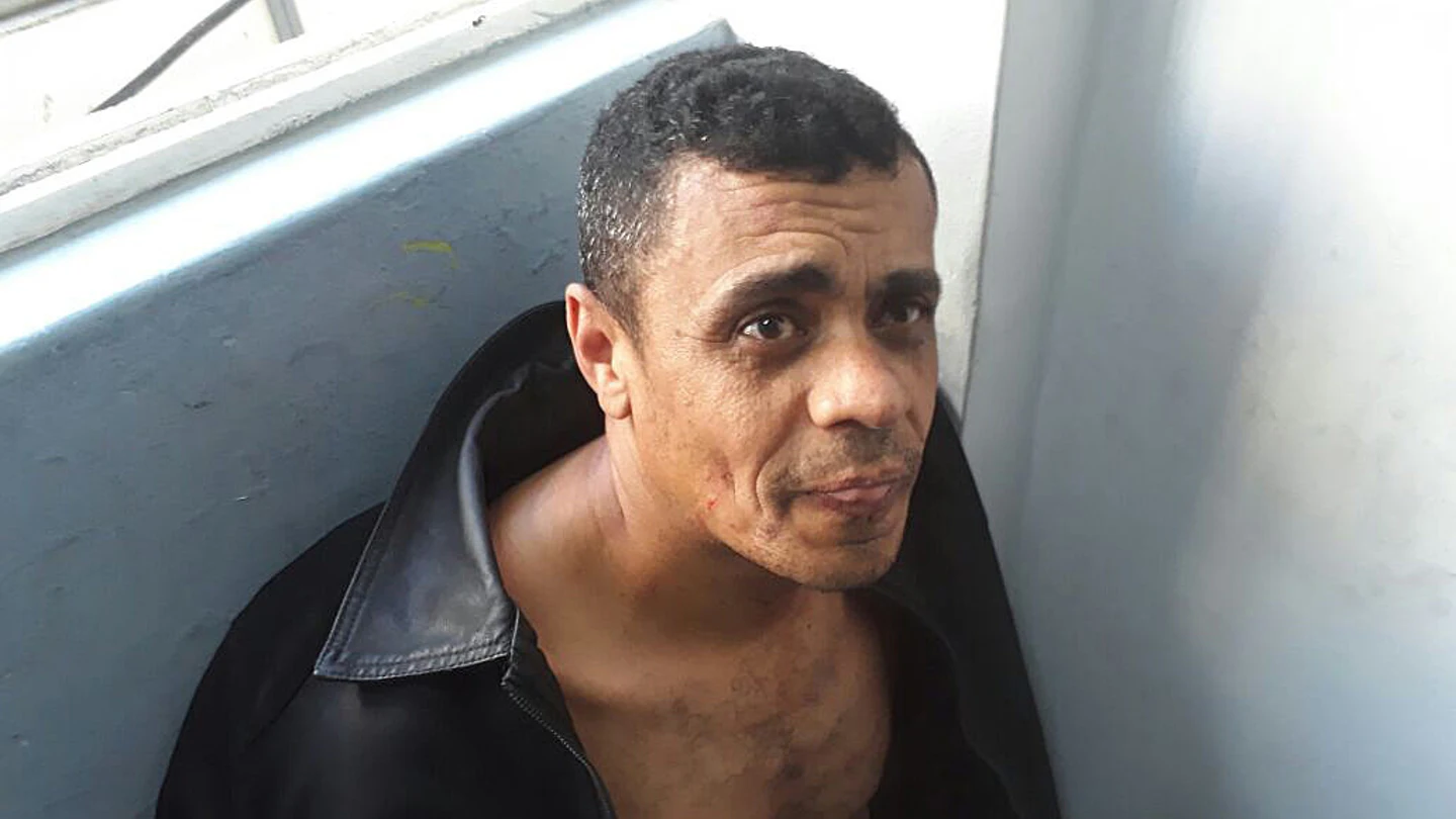 Fotografía cedida por la Policía Militar muestra a Adelio Obispo de Oliveira, sospechoso de apuñalar al candidato presidencial Jair Bolsonaro Fotografía cedida por la Policía Militar muestra a Adelio Obispo de Oliveira, sospechoso de apuñalar al candidato presidencial Jair Bolsonaro