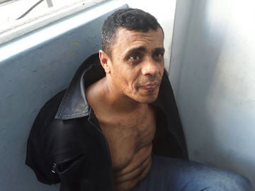 Fotografía cedida por la Policía Militar muestra a Adelio Obispo de Oliveira, sospechoso de apuñalar al candidato presidencial Jair Bolsonaro Fotografía cedida por la Policía Militar muestra a Adelio Obispo de Oliveira, sospechoso de apuñalar al candidato presidencial Jair Bolsonaro