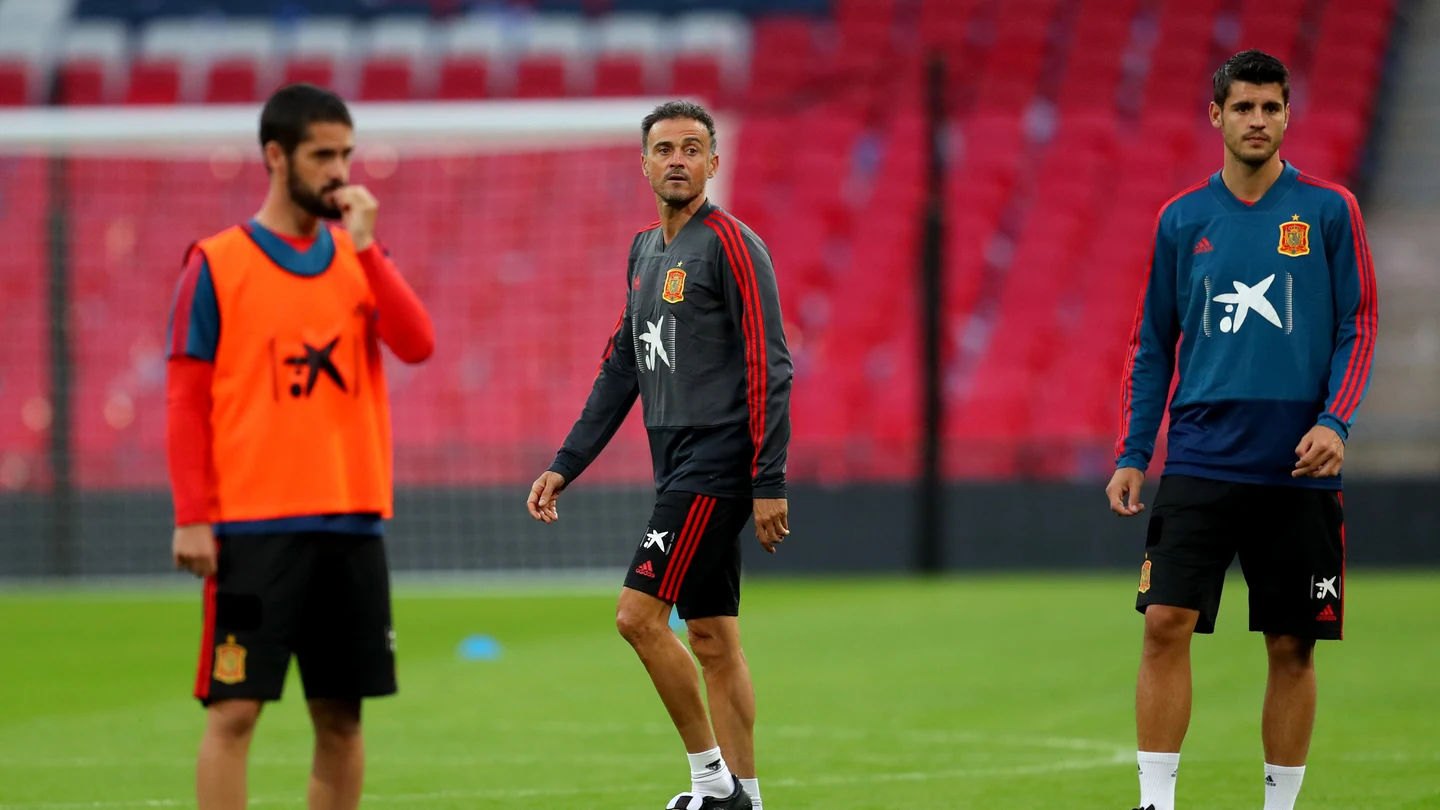 Luis Enrique, atento al entrenamiento de la selección española Luis Enrique, atento al entrenamiento de la selección española