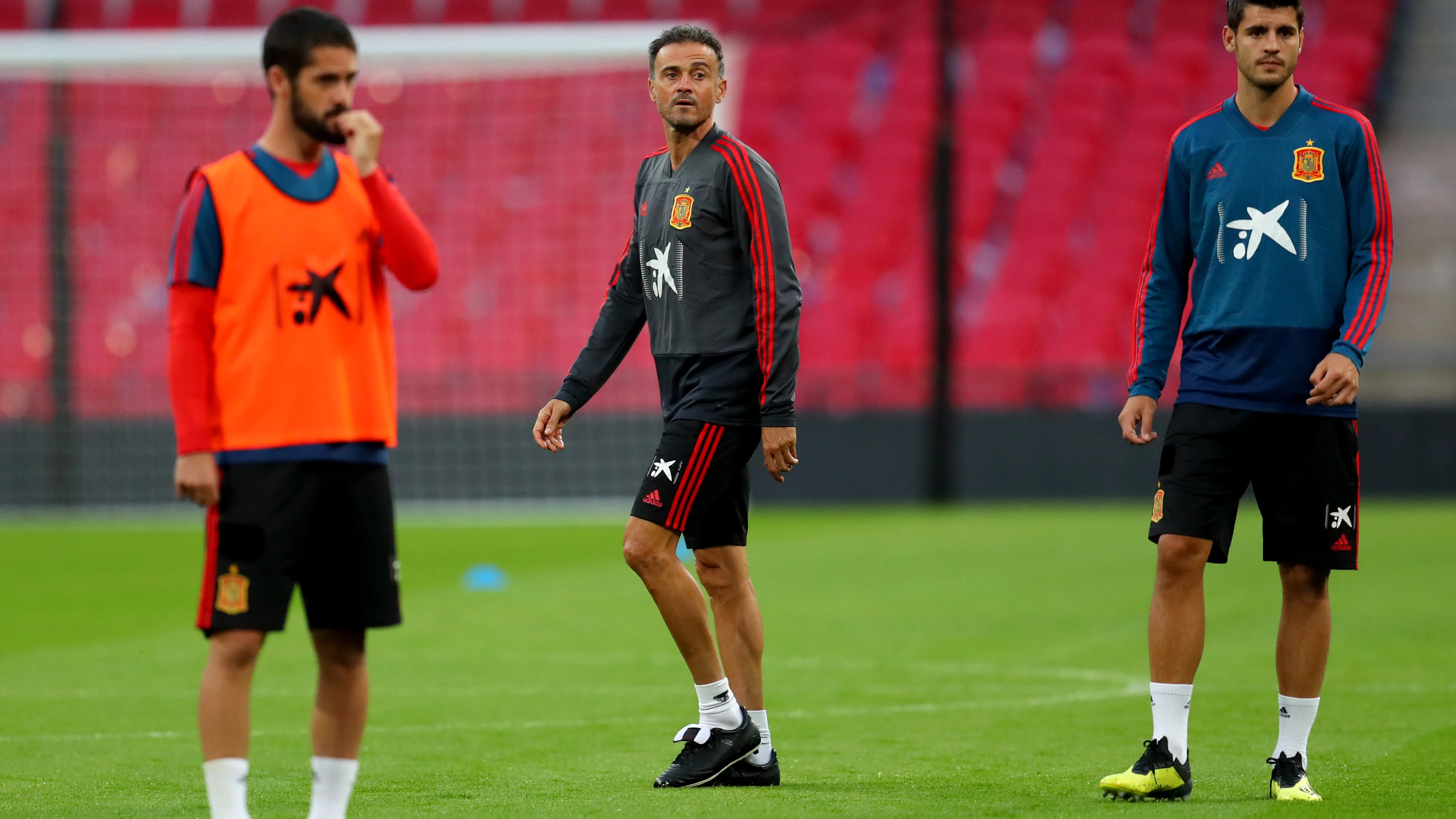 Luis Enrique, atento al entrenamiento de la selección española