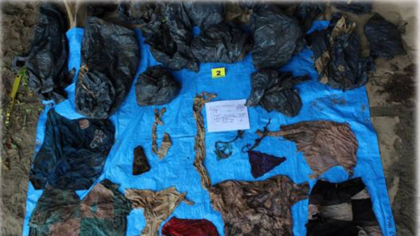 Prendas de vestir encontradas en la fosa