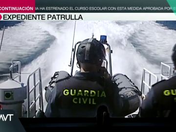 Expediente Marlasca se sube a la embarcación de la Guardia Civil para ver cómo trabajan en Galicia Expediente Marlasca se sube a la embarcación de la Guardia Civil para ver cómo trabajan en Galicia