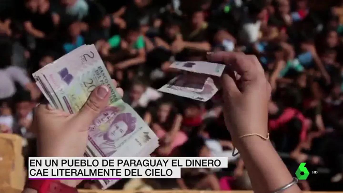 En un pueblo de Paraguay el dinero cae literalmente del cielo En un pueblo de Paraguay el dinero cae literalmente del cielo