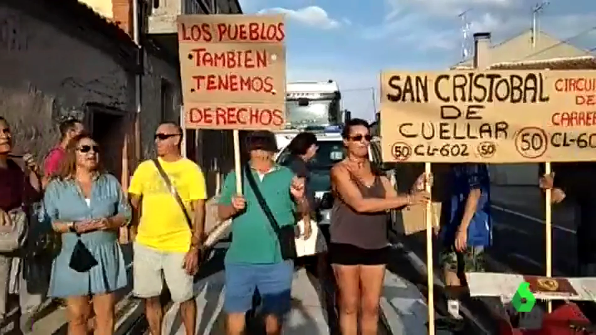 Los vecinos de San Cristóbal de Cuéllar piden más seguridad en su carretera autonómica