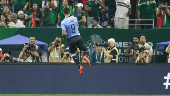 Luis Suárez celebrando un gol con Uruguay ante México Luis Suárez celebrando un gol con Uruguay ante México