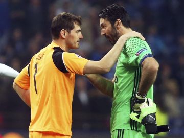 Casillas, Buffon y Petr Cech los porteros más veteranos Casillas, Buffon y Petr Cech los porteros más veteranos
