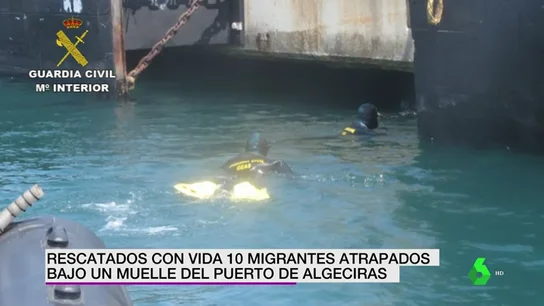 Rescatados con vida diez migrantes atrapados bajo un muelle del puerto de Algeciras Rescatados con vida diez migrantes atrapados bajo un muelle del puerto de Algeciras