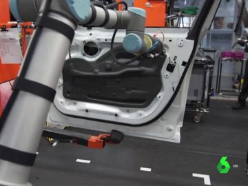 Robot colaborativo: ¿una ayuda a los trabajadores, o una amenaza al puesto de trabajo? Robot colaborativo: ¿una ayuda a los trabajadores, o una amenaza al puesto de trabajo?