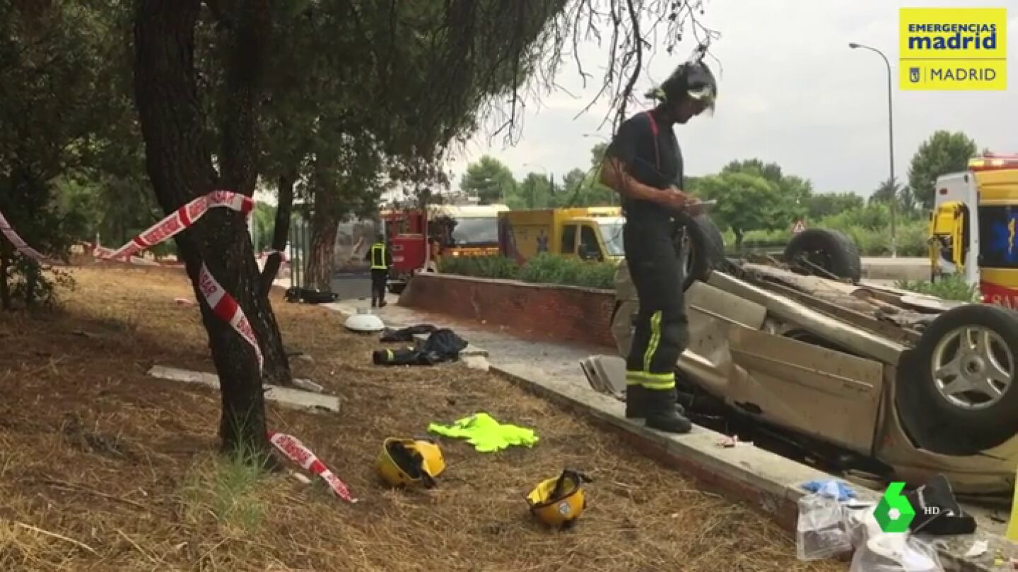 Coche volcado en la A-6