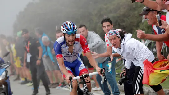 Thibaut Pinot esprinta en los Lagos de Covadonga Thibaut Pinot esprinta en los Lagos de Covadonga