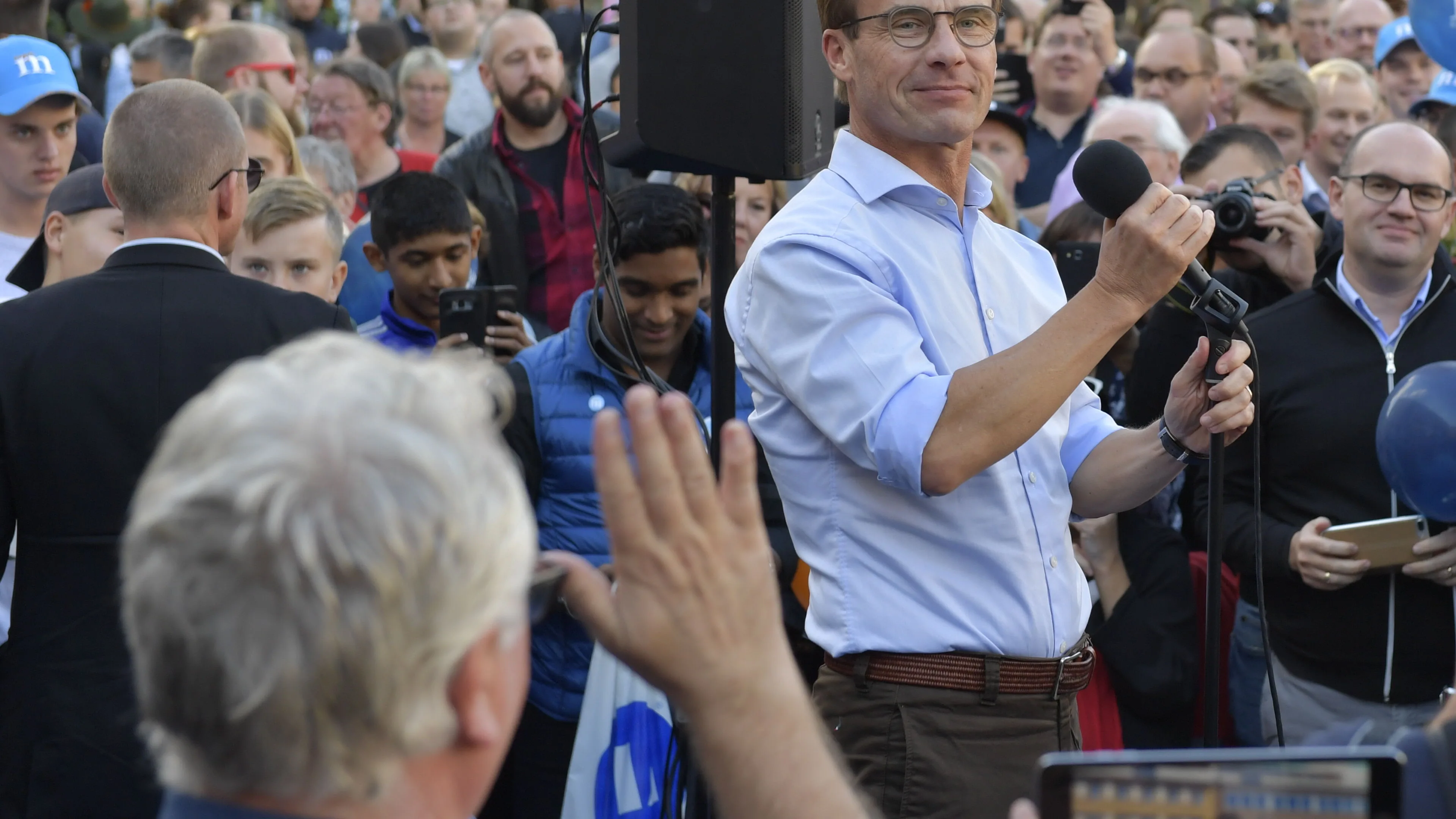 Ulf Kristersson, líder del partido Moderado interviene durante la campaña electoral en Linkoping, Suecia